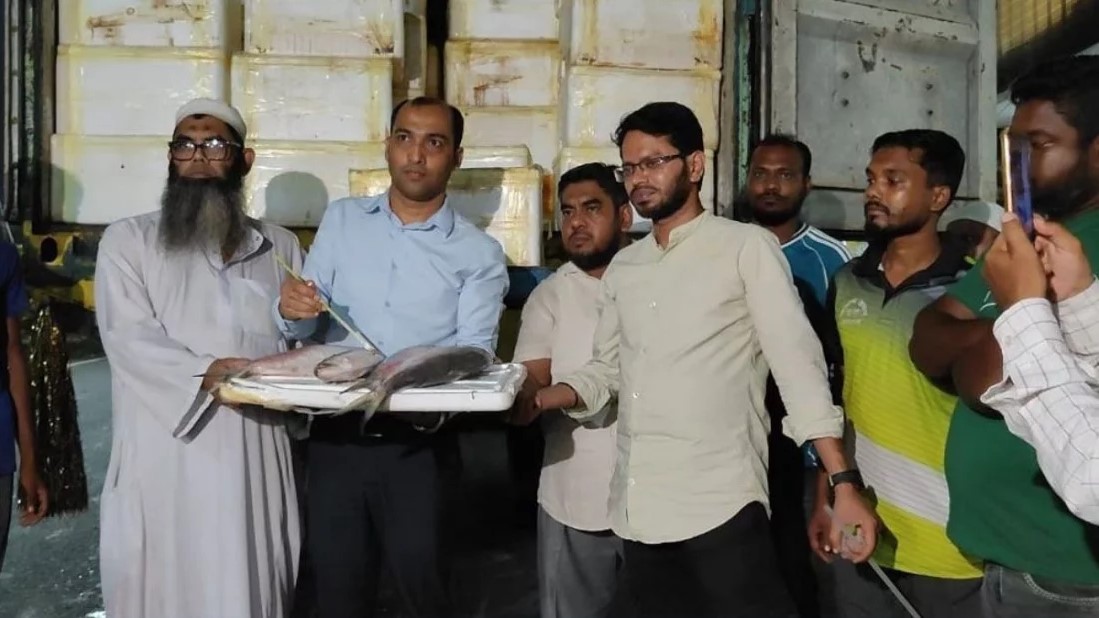 দুর্গাপূজায় ভারতে ইলিশ রপ্তানির অনুমোদন পেল ৩৭ প্রতিষ্ঠান